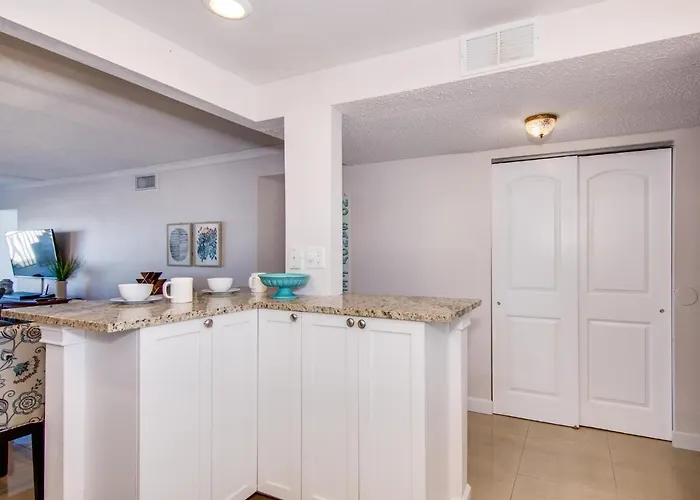 Harbour Light Towers 307 3rd Floor Beachfront 2 Bedroom Harbour Light Towers Apartment *